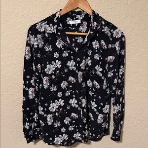 Equipment Black Button-Down Shirt with White Floral Print silk blouse size small
